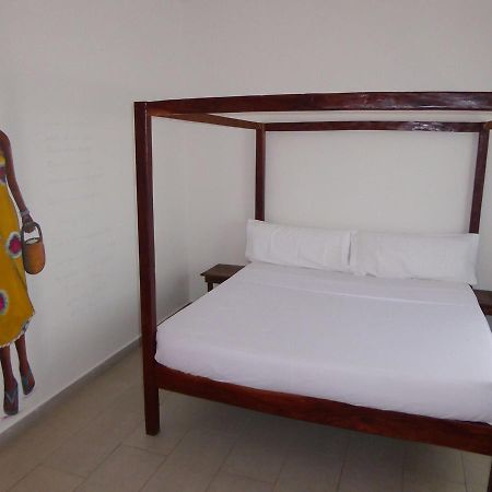 Sarawally Guesthouse Ampaya Exterior photo