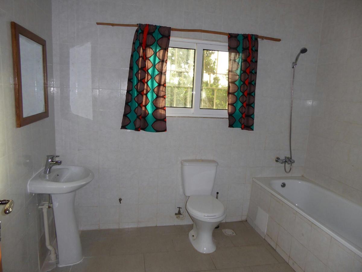 Sarawally Guesthouse Ampaya Exterior photo
